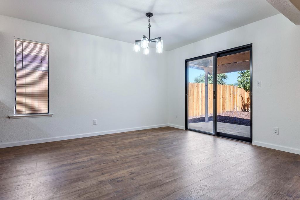 Image 7 of property listing at 909 Barnett Way, Madera, CA 93637