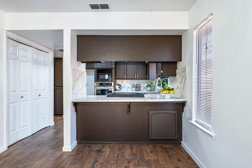 Image 8 of property listing at 909 Barnett Way, Madera, CA 93637