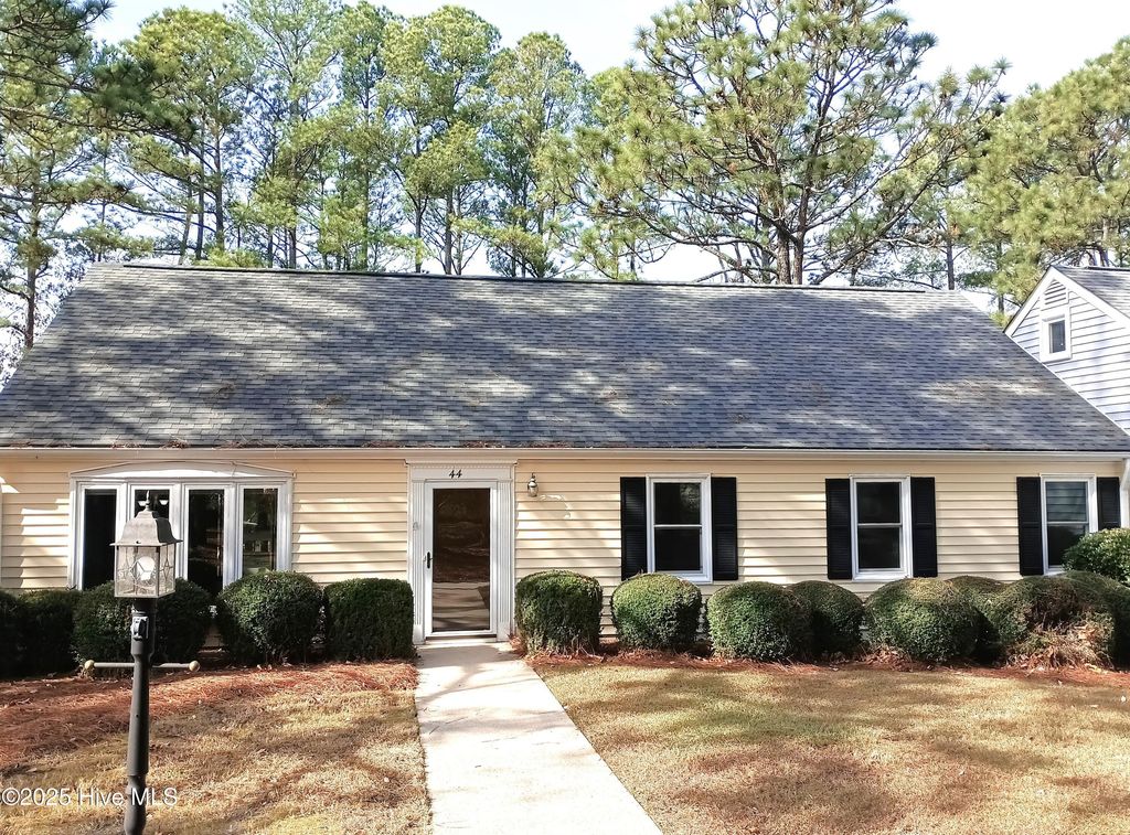 44 Village Green Circle, Southern Pines, NC 28387