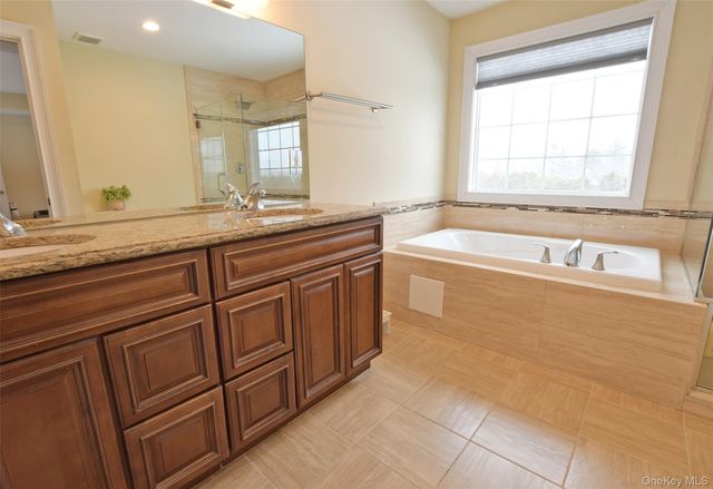 5 Dogwood Lane, East Moriches, NY 11940