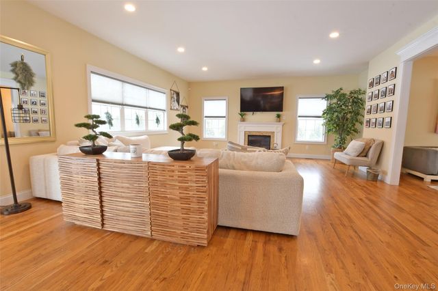 5 Dogwood Lane, East Moriches, NY 11940