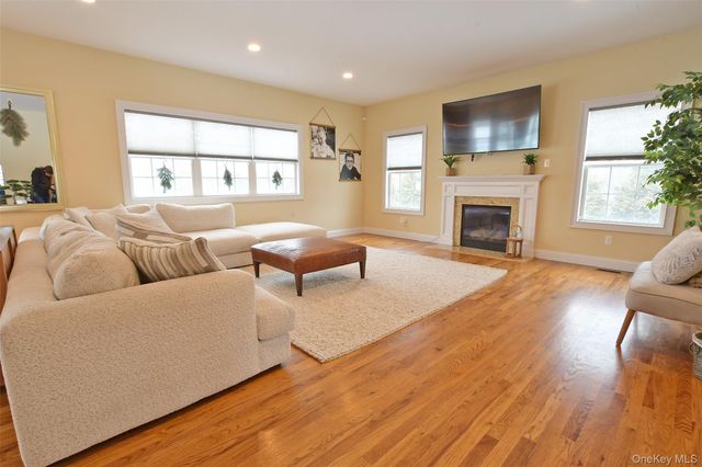 5 Dogwood Lane, East Moriches, NY 11940