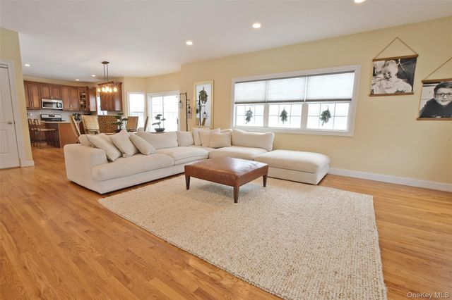 5 Dogwood Lane, East Moriches, NY 11940