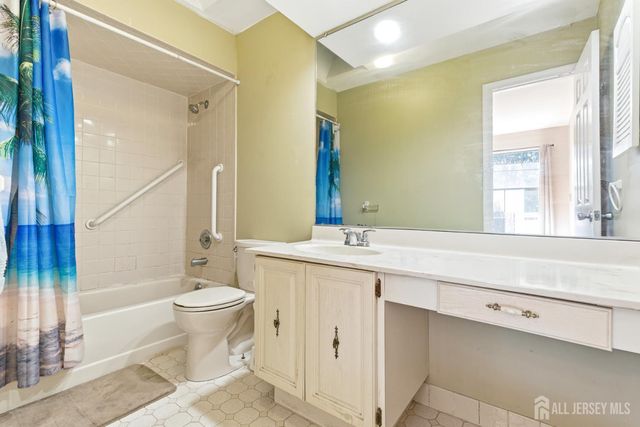 103 Timber Oaks Road, Edison, NJ 08820