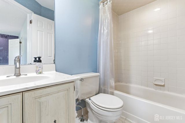 103 Timber Oaks Road, Edison, NJ 08820