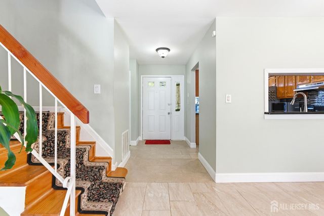 103 Timber Oaks Road, Edison, NJ 08820
