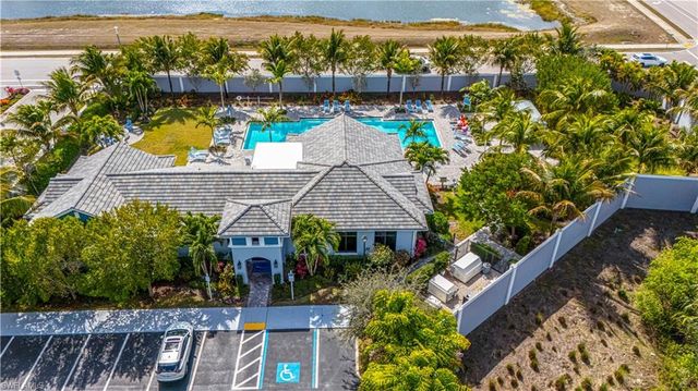 2561 Seychelles DR # 304, Naples, FL 34112