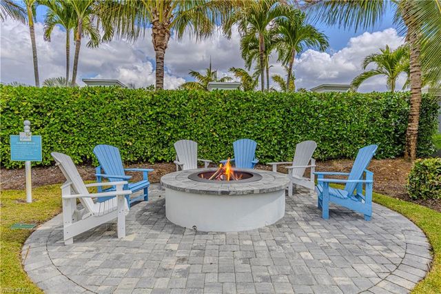 2561 Seychelles DR # 304, Naples, FL 34112