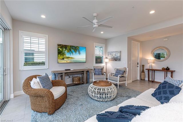 2561 Seychelles DR # 304, Naples, FL 34112