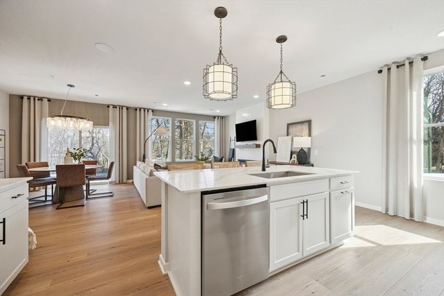 24 Emerald Run 57, Shrewsbury, MA 01545