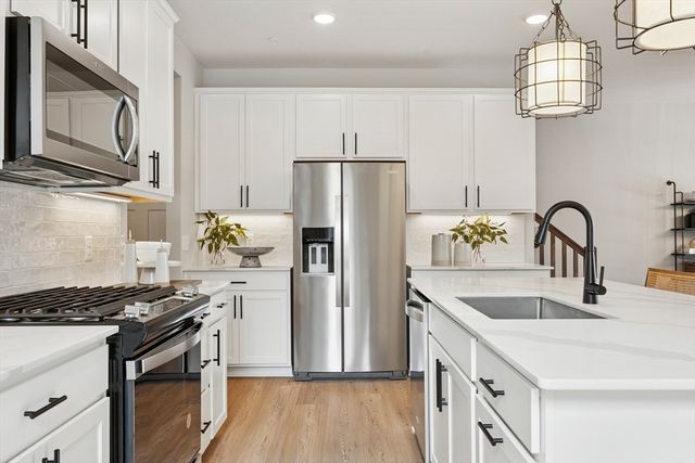24 Emerald Run 57, Shrewsbury, MA 01545
