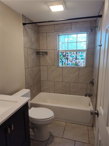 1121 S West Avenue, Fayetteville, AR 72701