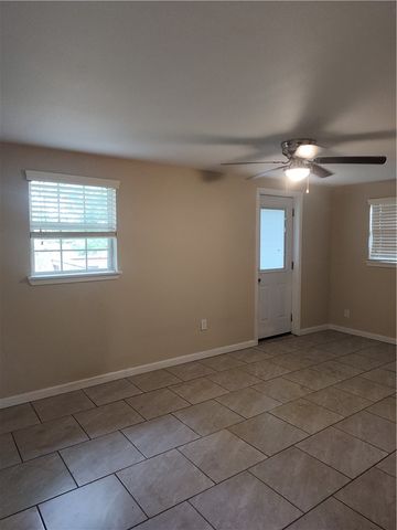 1121 S West Avenue, Fayetteville, AR 72701