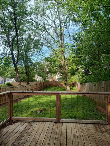 1121 S West Avenue, Fayetteville, AR 72701