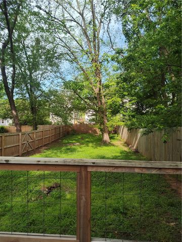 1121 S West Avenue, Fayetteville, AR 72701