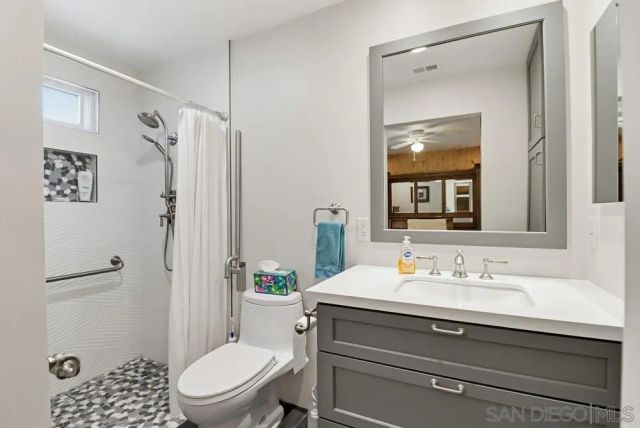 1570 Villa Crest Dr, El Cajon, CA 92021