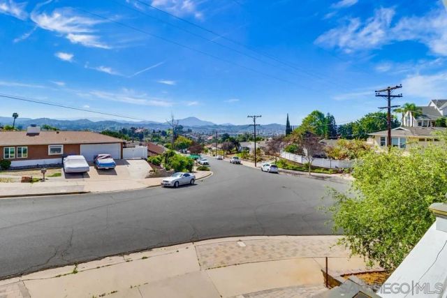 1570 Villa Crest Dr, El Cajon, CA 92021