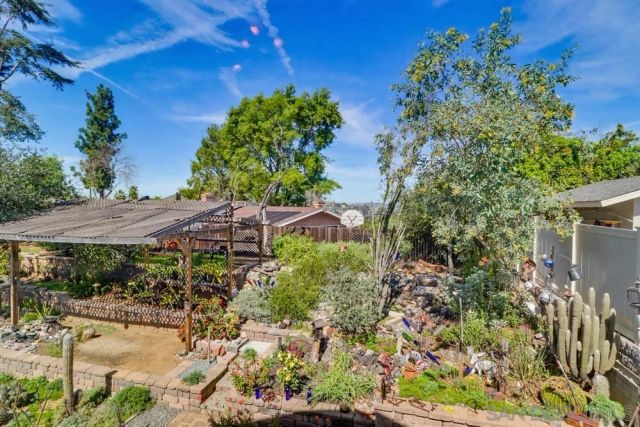 1570 Villa Crest Dr, El Cajon, CA 92021