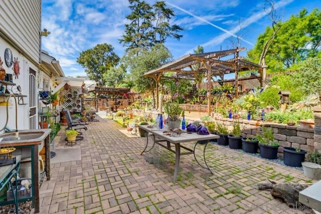 1570 Villa Crest Dr, El Cajon, CA 92021