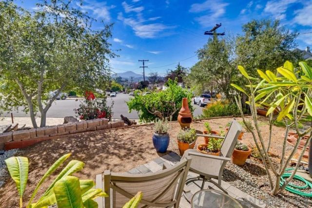 1570 Villa Crest Dr, El Cajon, CA 92021