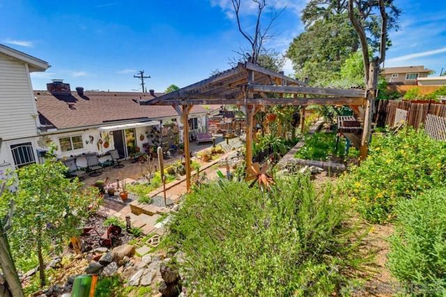 1570 Villa Crest Dr, El Cajon, CA 92021