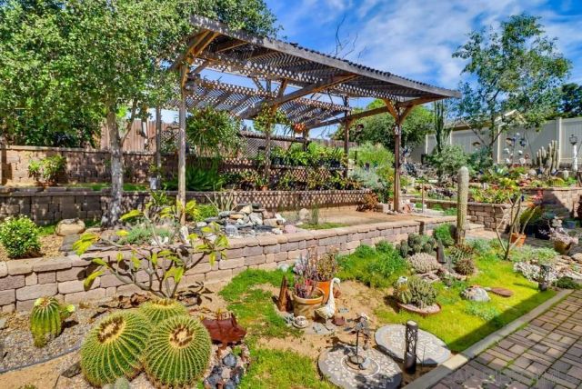 1570 Villa Crest Dr, El Cajon, CA 92021