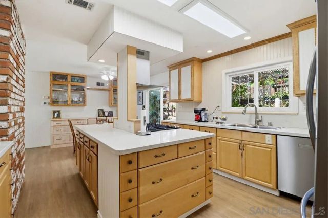 1570 Villa Crest Dr, El Cajon, CA 92021