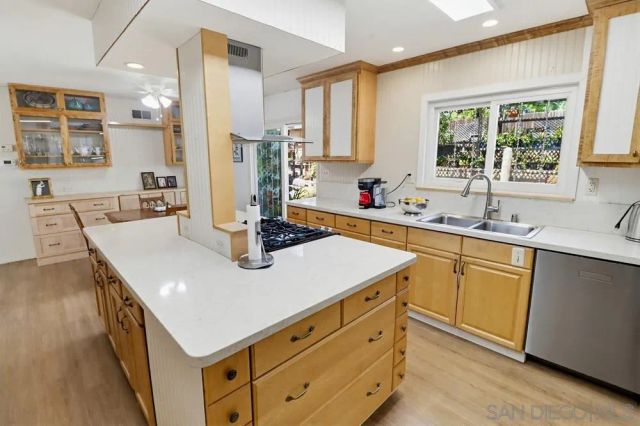 1570 Villa Crest Dr, El Cajon, CA 92021