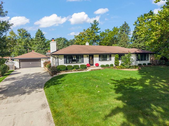 390 S Kenilworth Avenue, Glen Ellyn, IL 60137