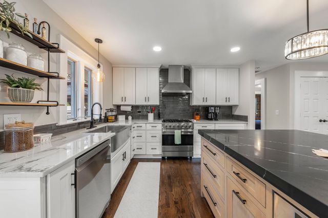 390 S Kenilworth Avenue, Glen Ellyn, IL 60137