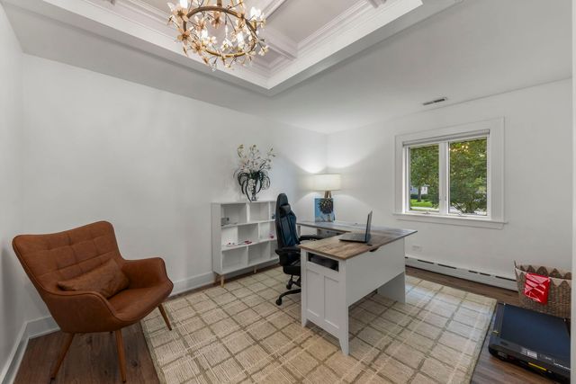 390 S Kenilworth Avenue, Glen Ellyn, IL 60137