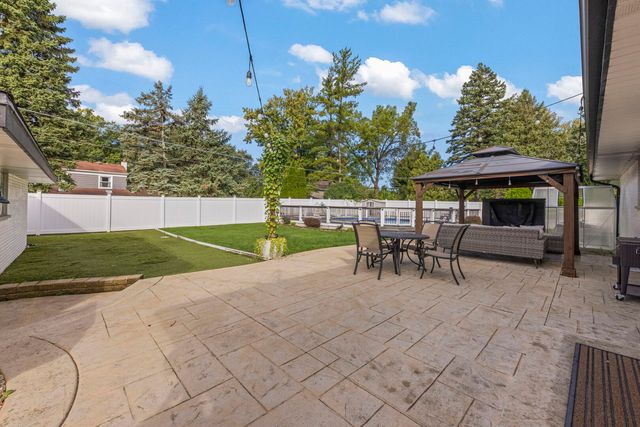 390 S Kenilworth Avenue, Glen Ellyn, IL 60137