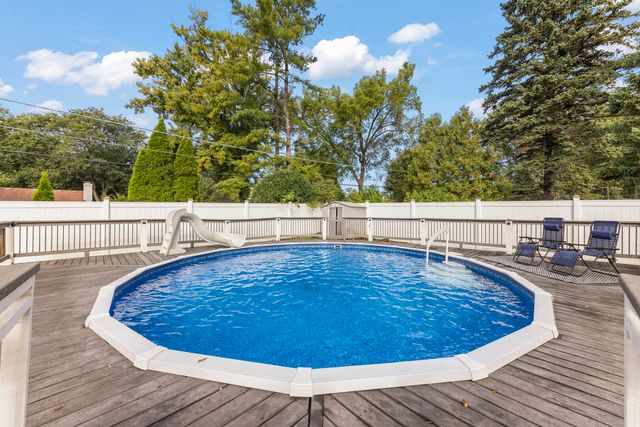 390 S Kenilworth Avenue, Glen Ellyn, IL 60137