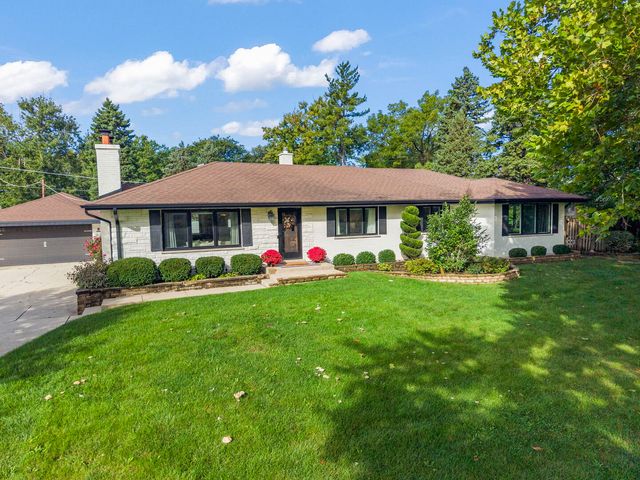 390 S Kenilworth Avenue, Glen Ellyn, IL 60137