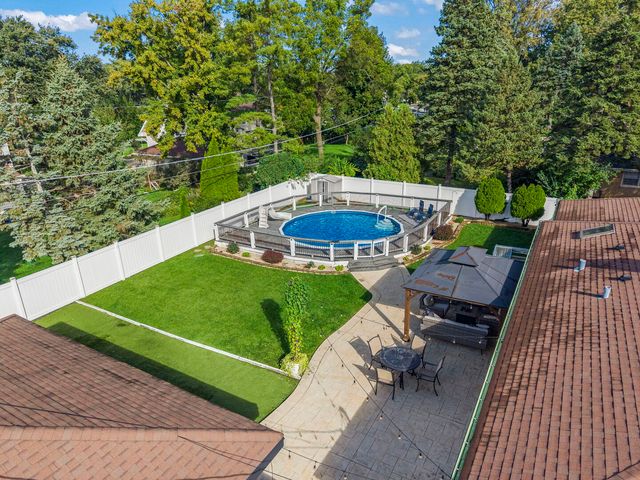 390 S Kenilworth Avenue, Glen Ellyn, IL 60137