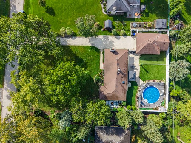 390 S Kenilworth Avenue, Glen Ellyn, IL 60137