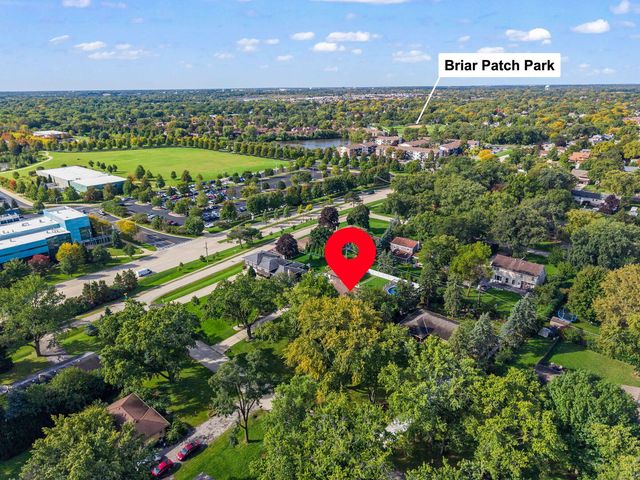 390 S Kenilworth Avenue, Glen Ellyn, IL 60137