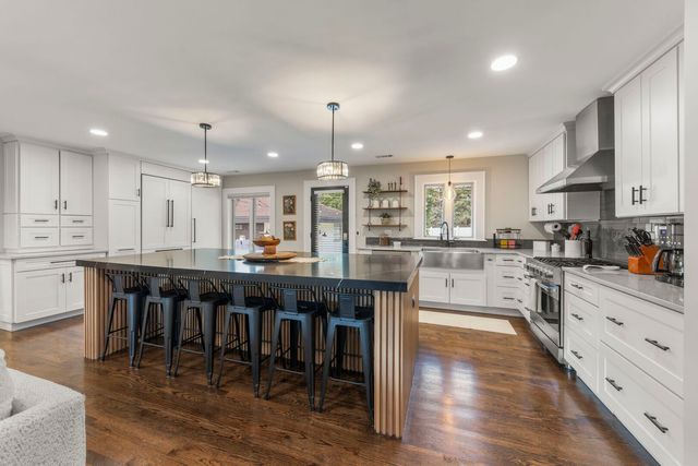 390 S Kenilworth Avenue, Glen Ellyn, IL 60137