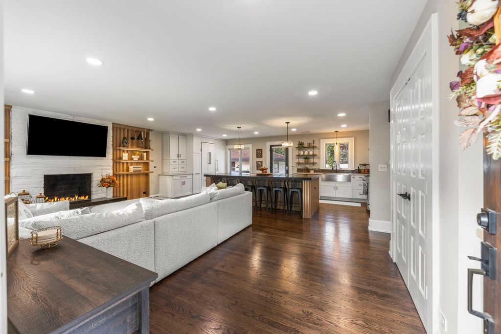 390 S Kenilworth Avenue, Glen Ellyn, IL 60137 — photo 3