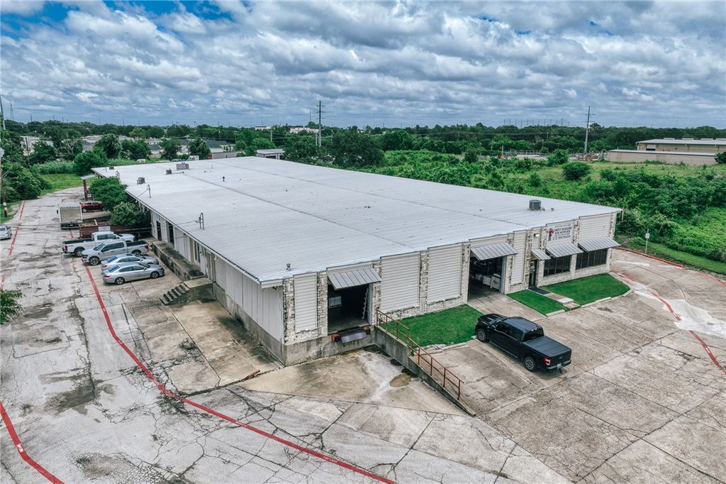 748 North Harvey Mitchell Parkway, Bryan, TX 77807 — exterior