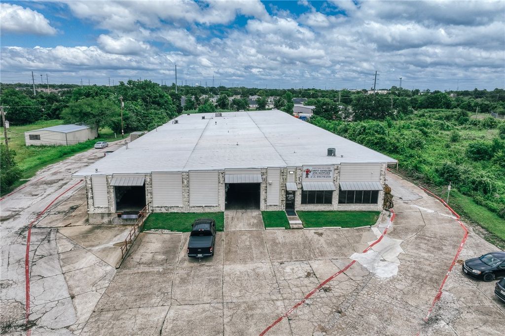 748 North Harvey Mitchell Parkway, Bryan, TX 77807 — photo 2