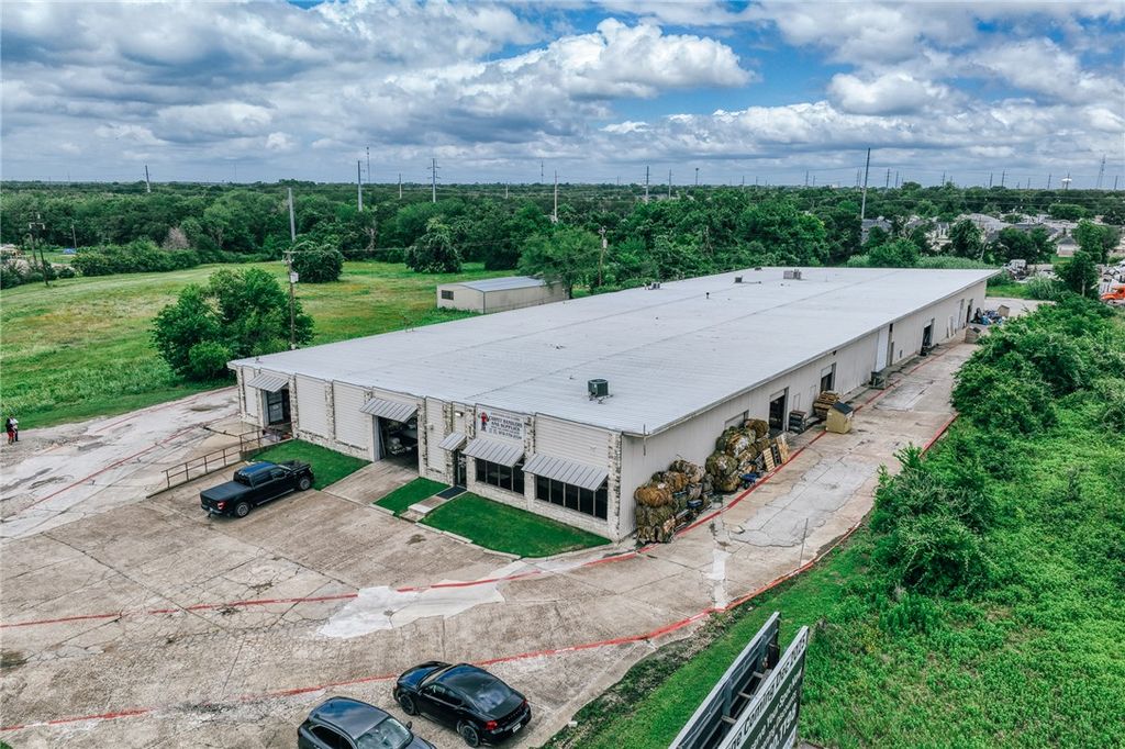748 North Harvey Mitchell Parkway, Bryan, TX 77807 — photo 3