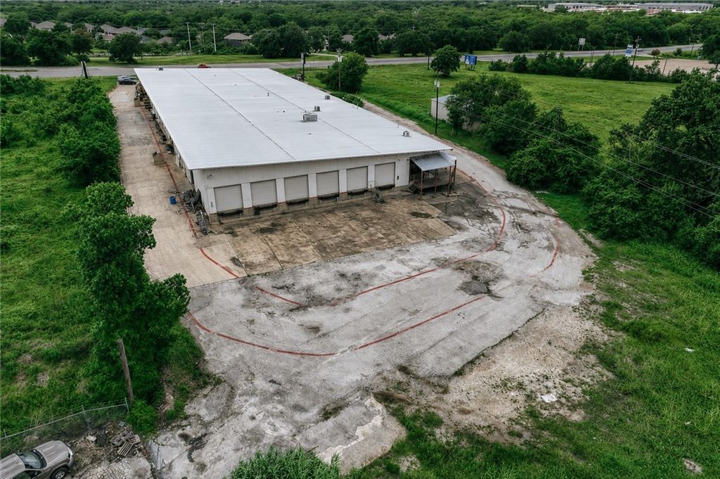 748 North Harvey Mitchell Parkway, Bryan, TX 77807 — photo 4