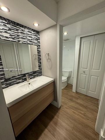 8620 SW 212th St 103, Cutler Bay, FL 33189