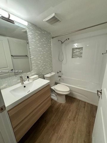 8620 SW 212th St 103, Cutler Bay, FL 33189