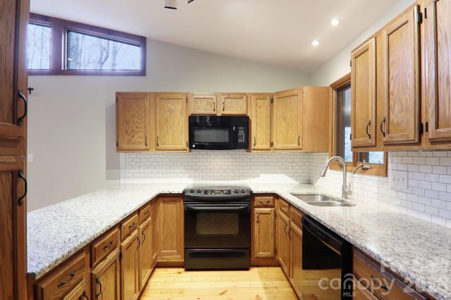 71 N Setsi Lane, Brevard, NC 28712