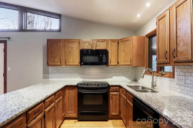 71 N Setsi Lane, Brevard, NC 28712