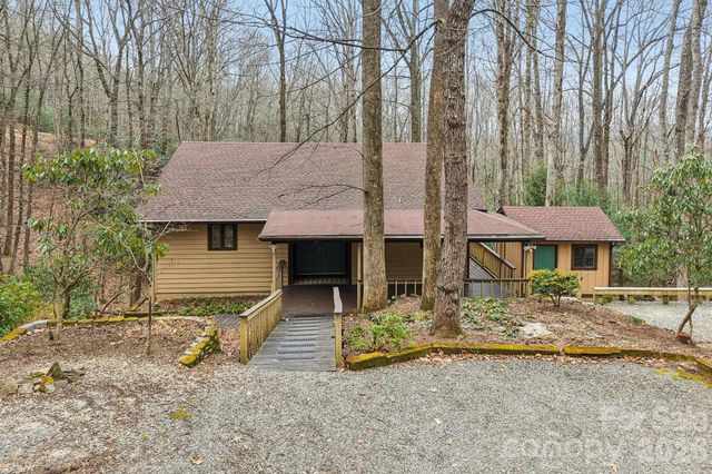 71 N Setsi Lane, Brevard, NC 28712