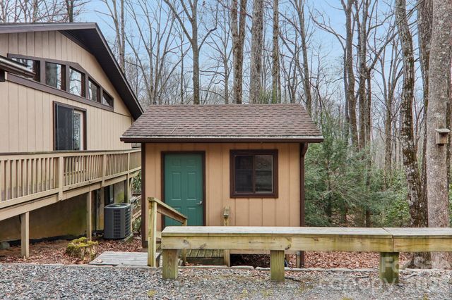 71 N Setsi Lane, Brevard, NC 28712