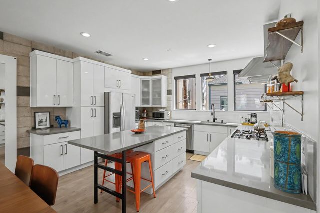 2020 Rice Aly, Sacramento, CA 95811